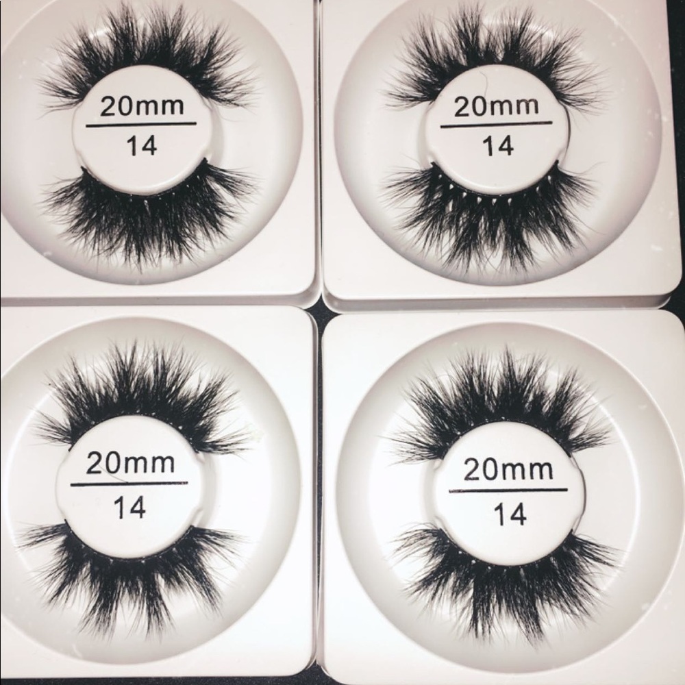 EYELASHES - Picture 3 of 6